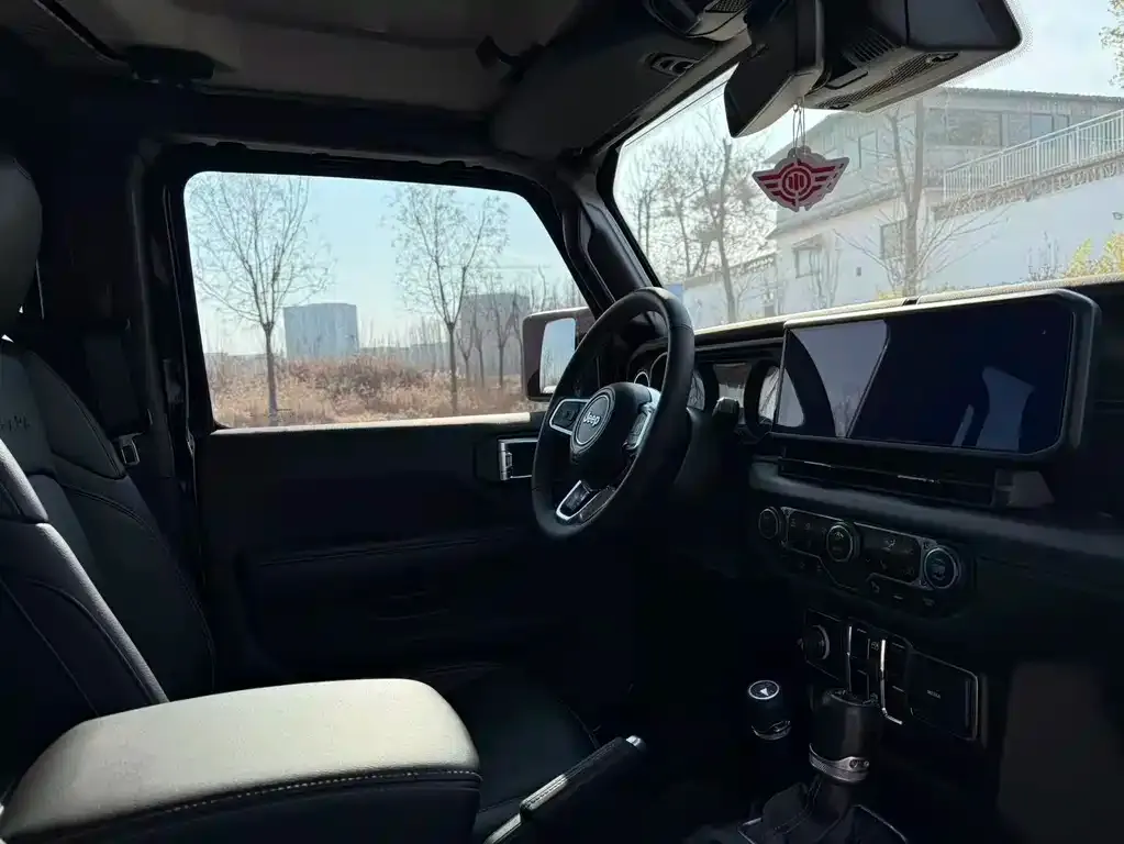 Jeep Wrangler — фото 2