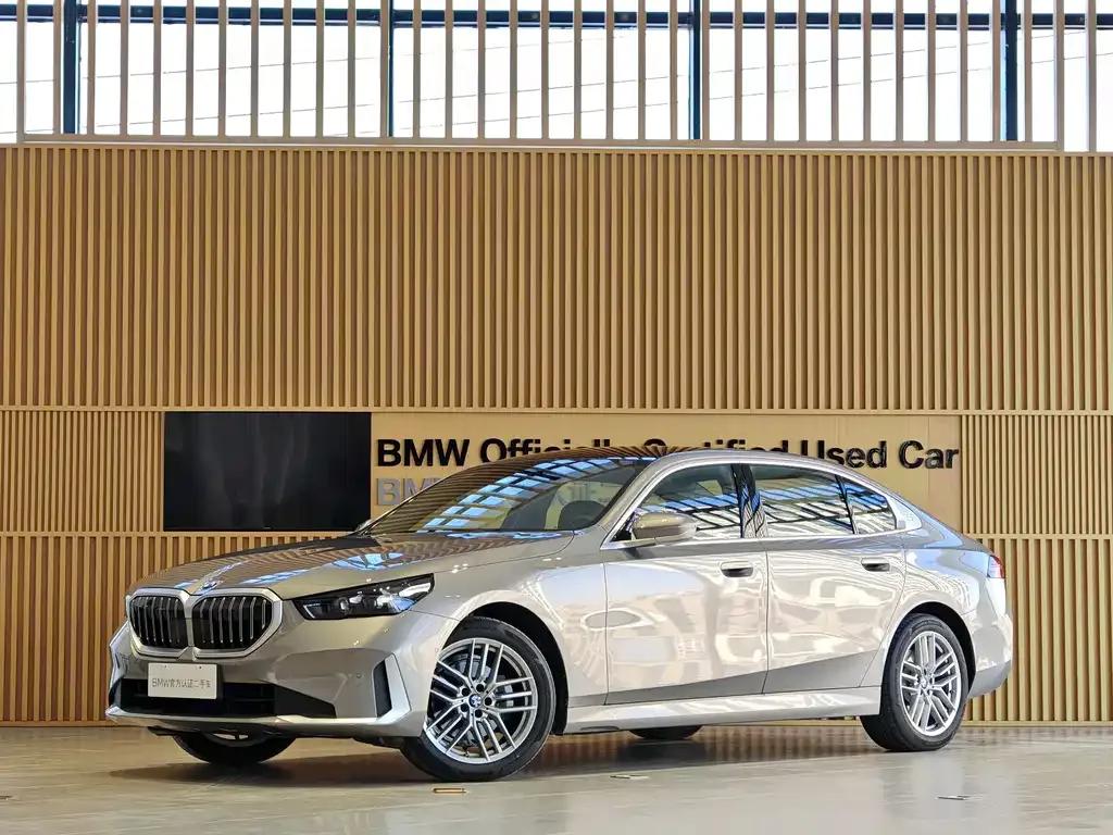 BMW 5 Series — фото 9