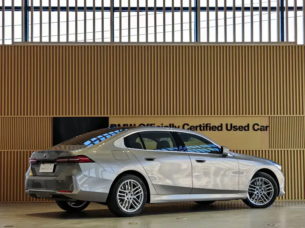 BMW 5 Series — фото 10