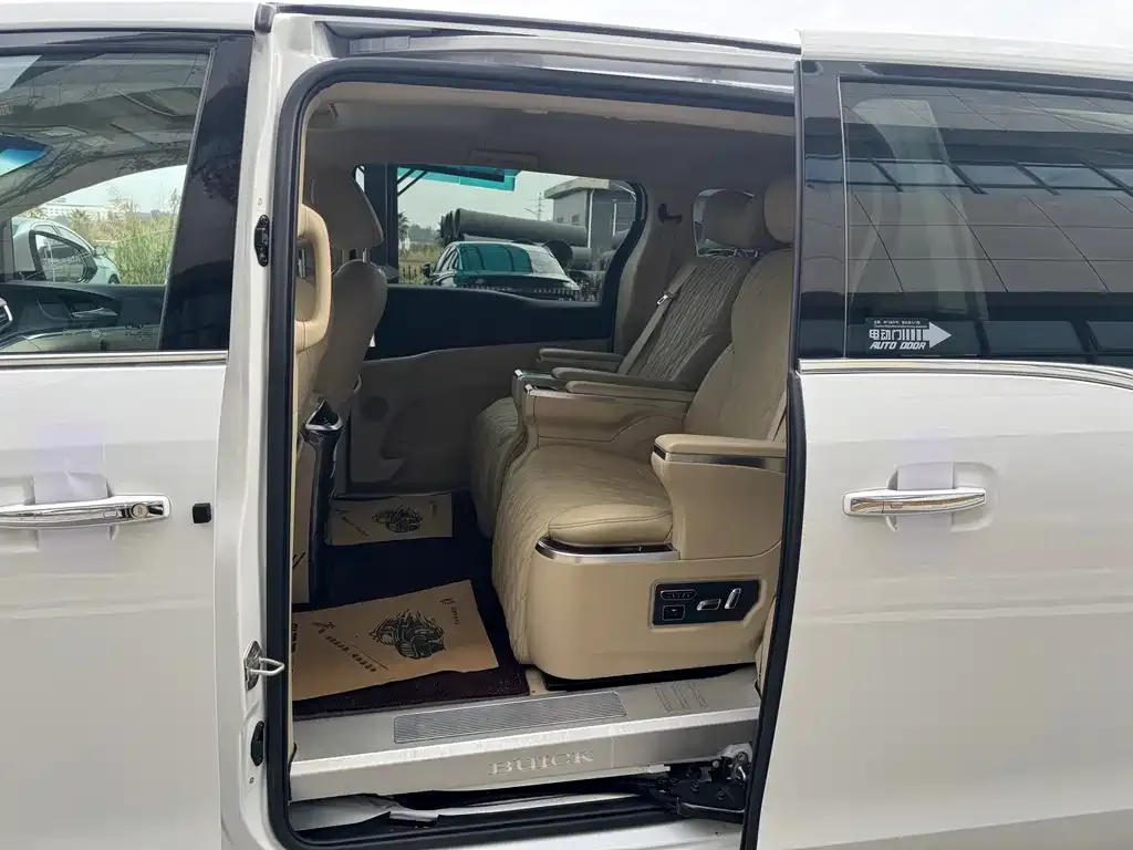 Buick GL8 2023 из CN, фото 6
