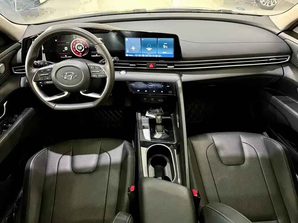 Hyundai Elantra 2022 из CN, фото 4