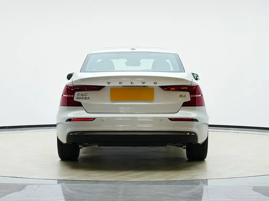 Volvo S60 2025 из CN, фото 4