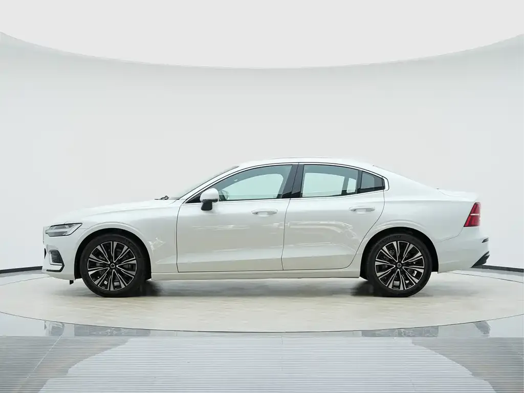 Volvo S60 2025 из CN, фото 5