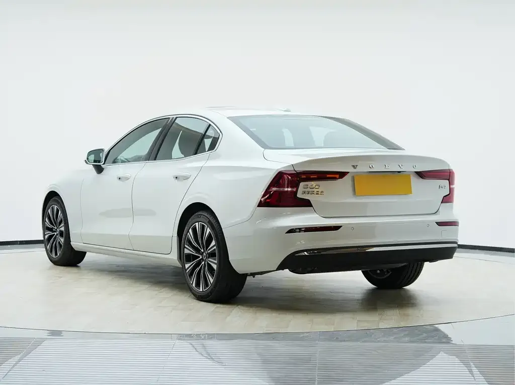 Volvo S60 2025 из CN, фото 3
