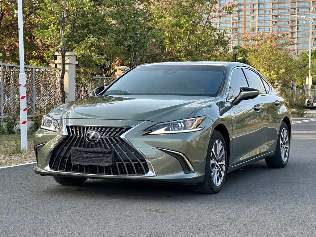 Lexus ES — фото 1