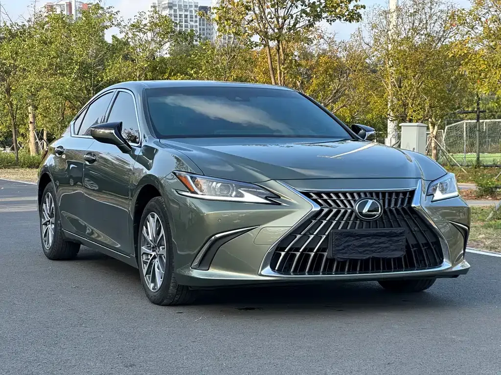 Lexus ES — фото 10