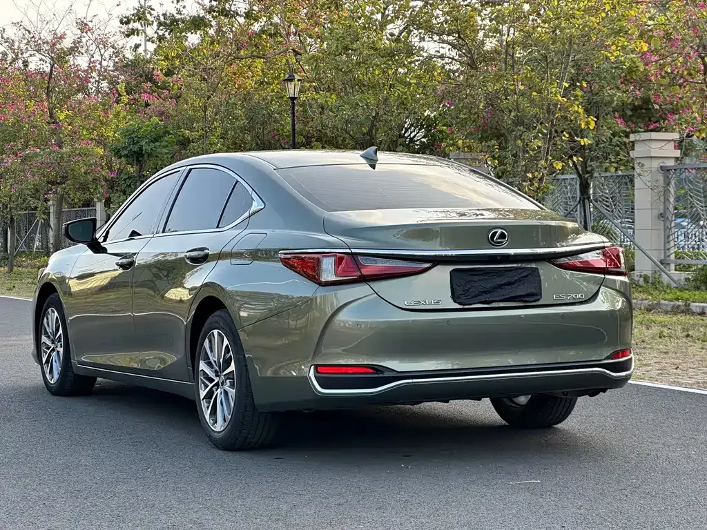 Lexus ES — фото 8