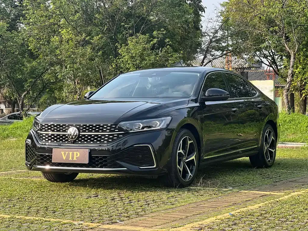 Volkswagen Passat — фото 1