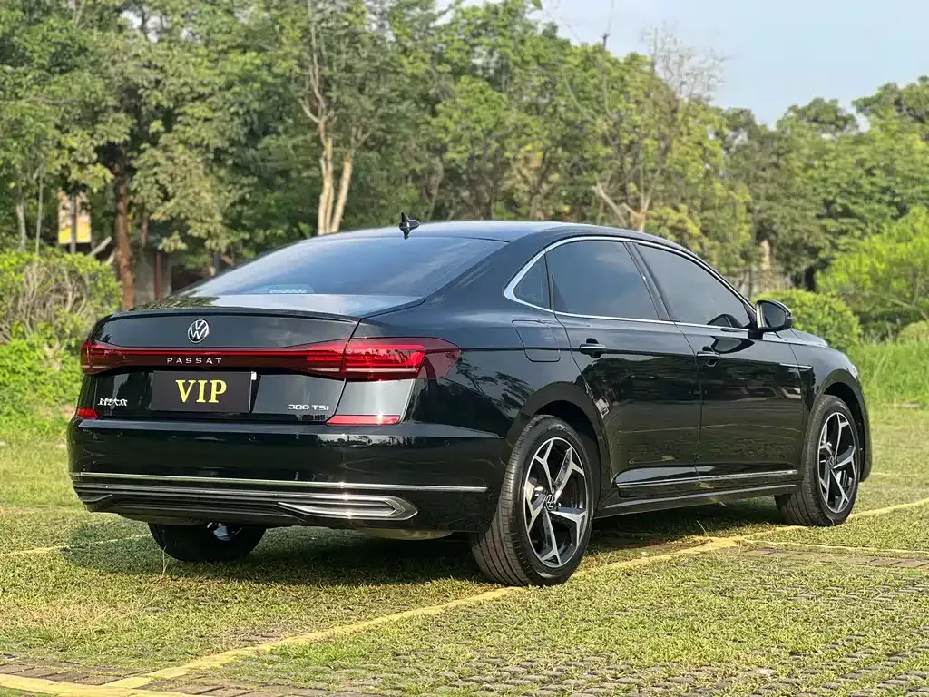Volkswagen Passat — фото 10