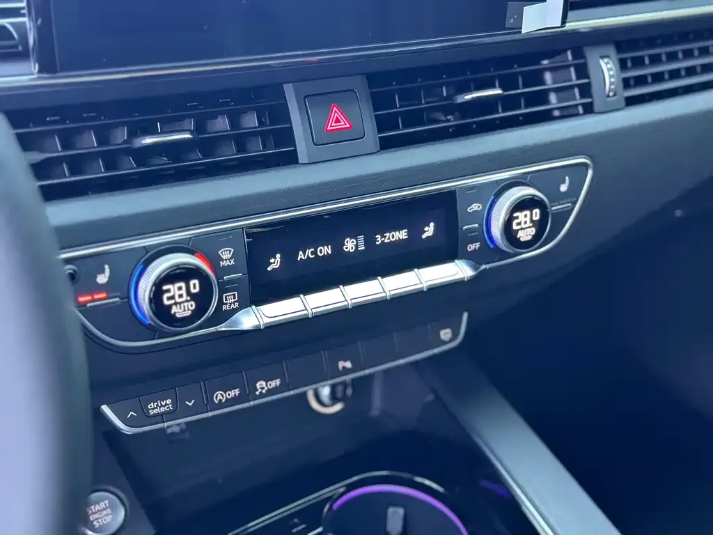 Audi A4L 2025 из CN, фото 5