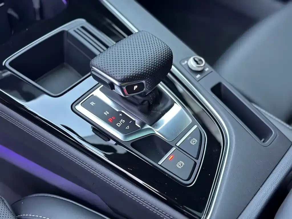 Audi A4L 2025 из CN, фото 4