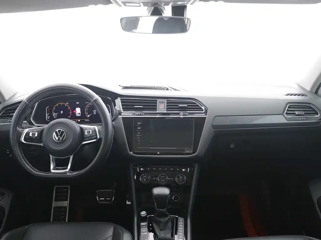 Volkswagen Tiguan L — фото 2