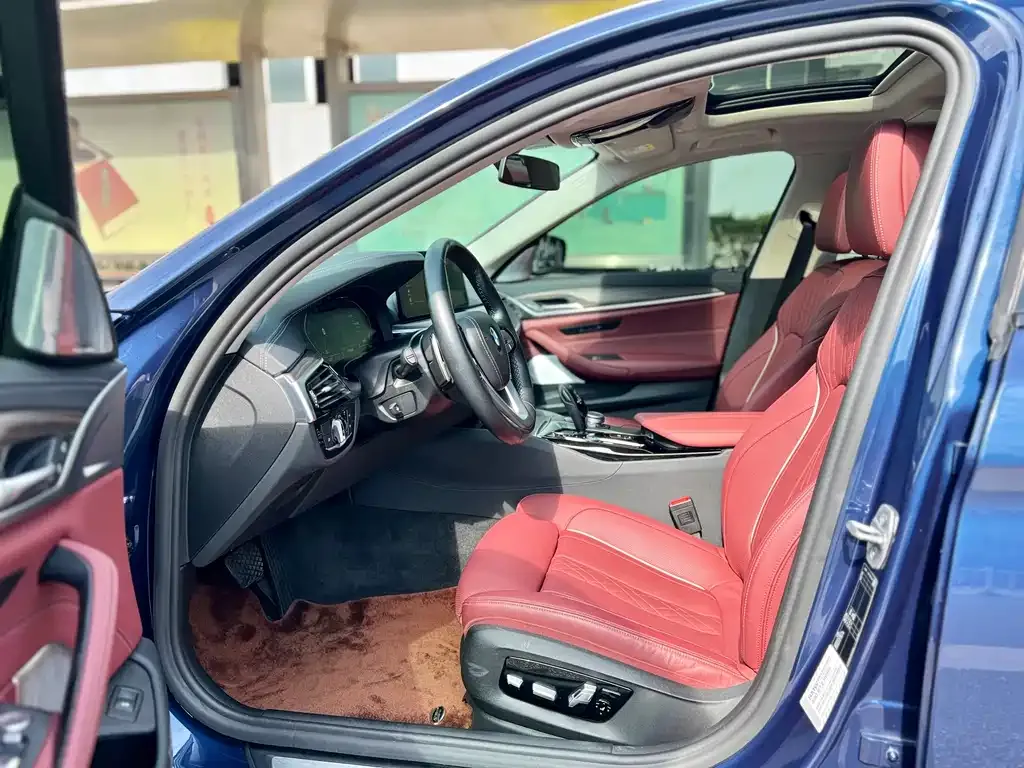 BMW 5 Series 2022 из CN, фото 6