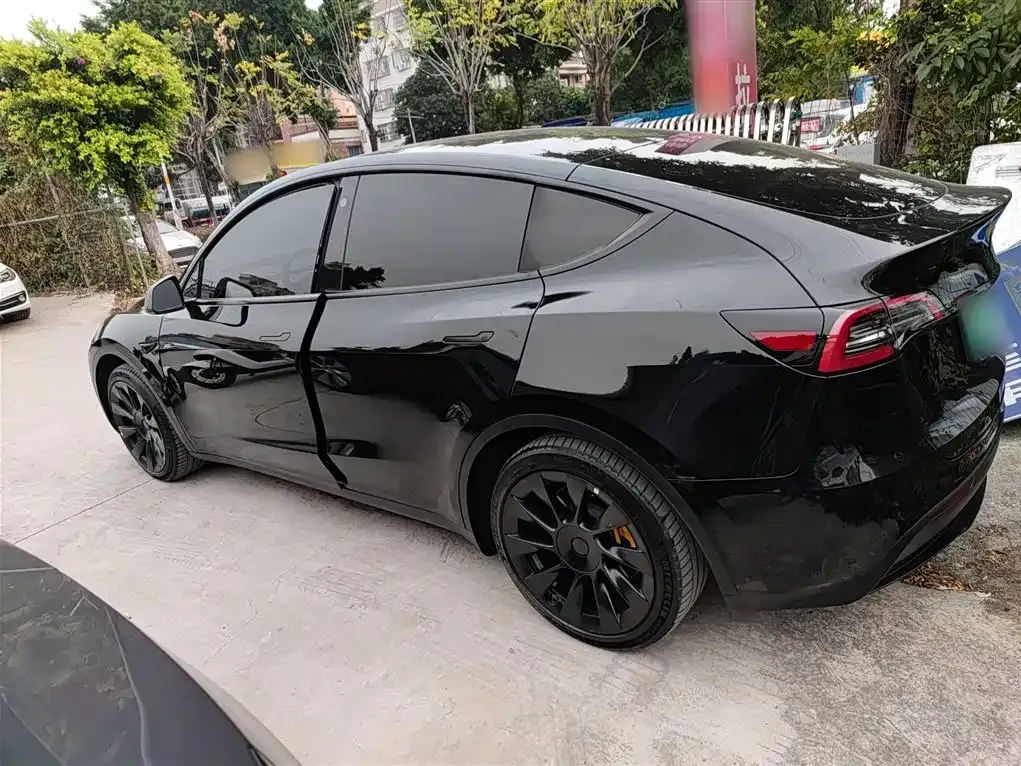 Tesla Model Y — фото 9
