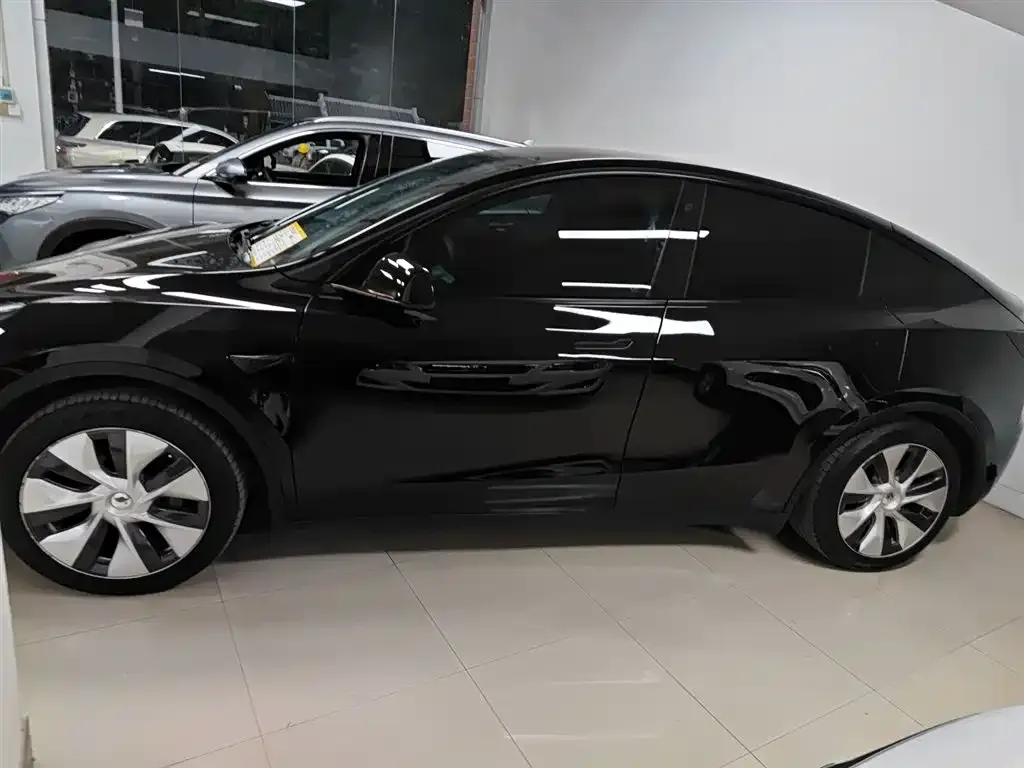 Tesla Model Y — фото 5