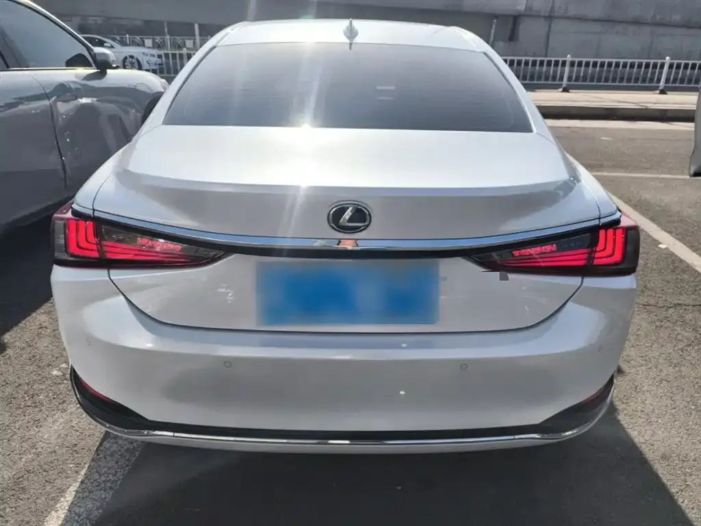Lexus ES 2023 из CN, фото 5