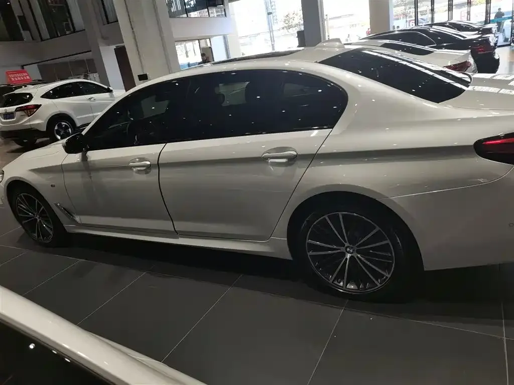 BMW 5 Series — фото 3
