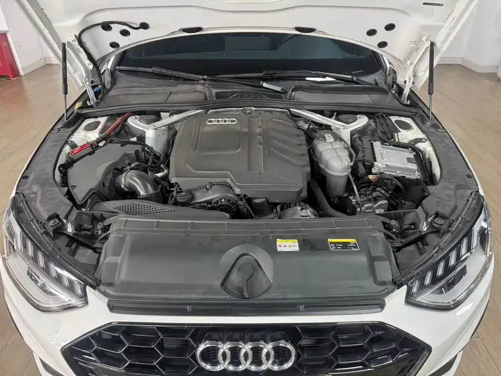 Audi A4L 2023 из CN, фото 3