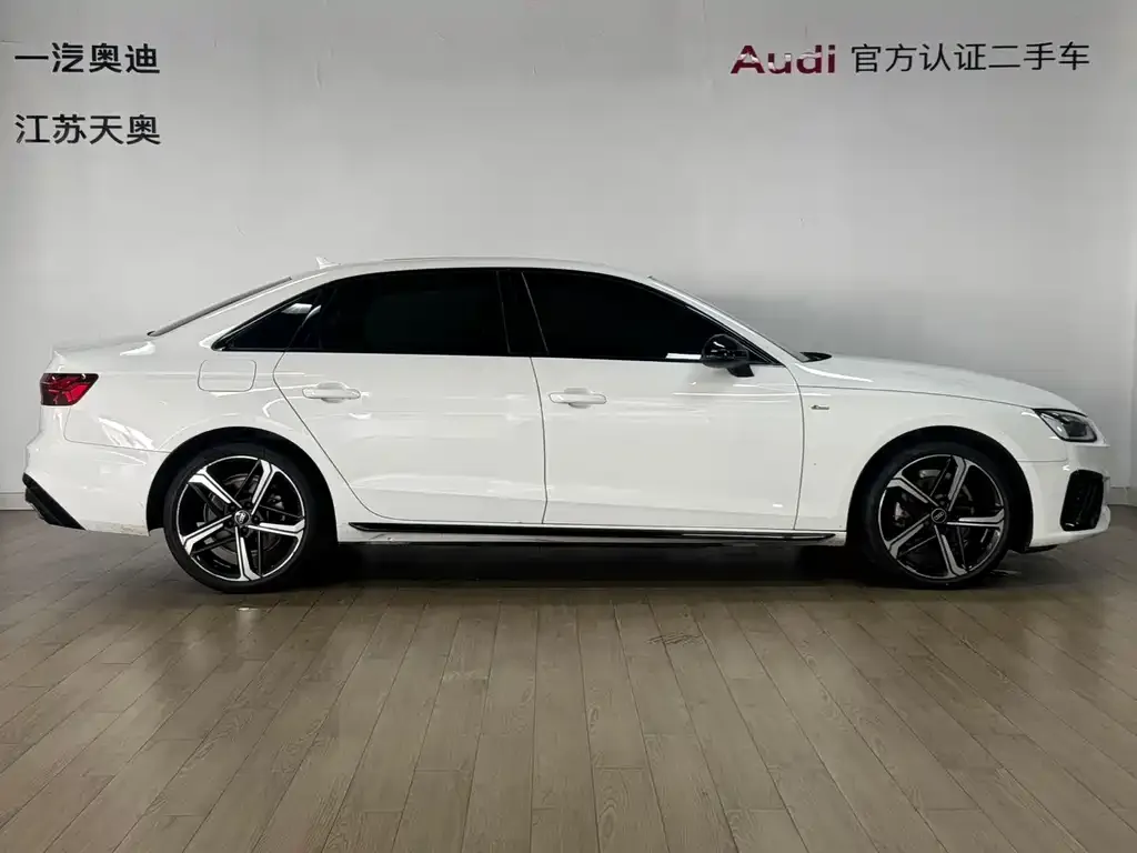 Audi A4L 2023 из CN, фото 4
