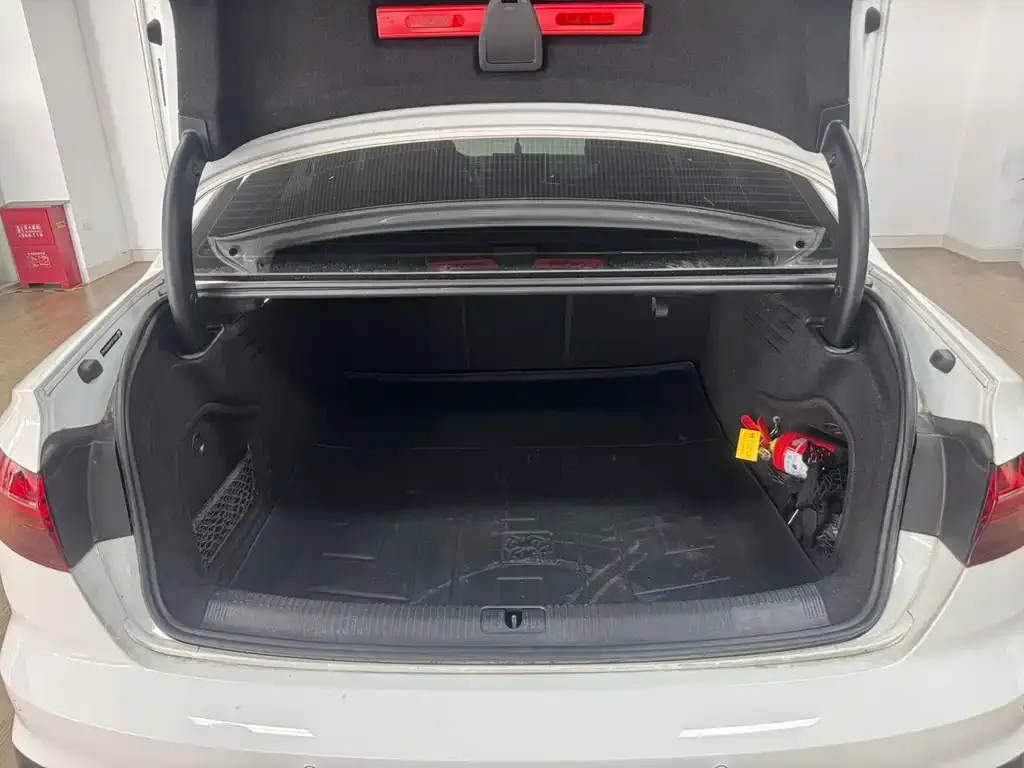 Audi A4L 2023 из CN, фото 7
