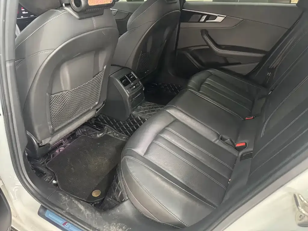 Audi A4L 2023 из CN, фото 8