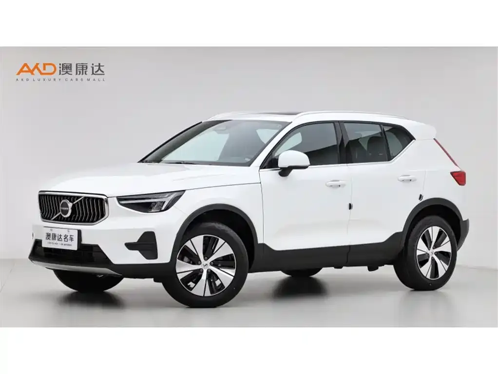Volvo XC40 — фото 1