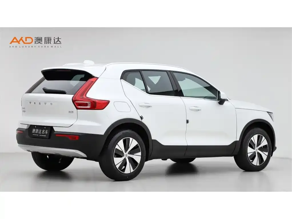 Volvo XC40 — фото 3