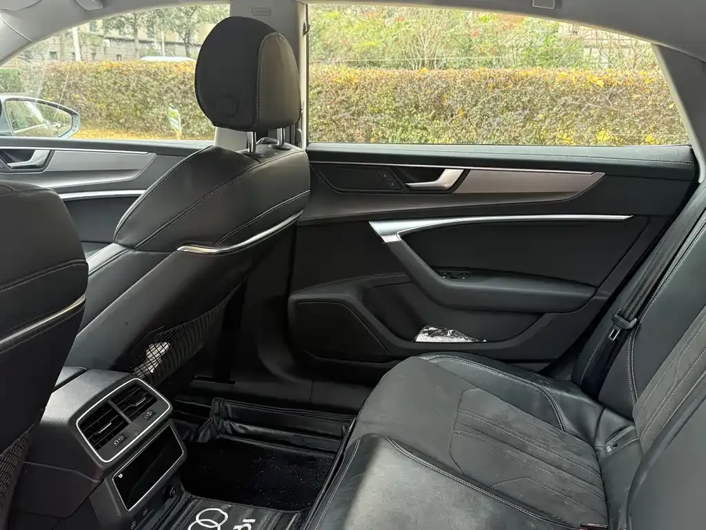 Audi A7L 2024 из CN, фото 6