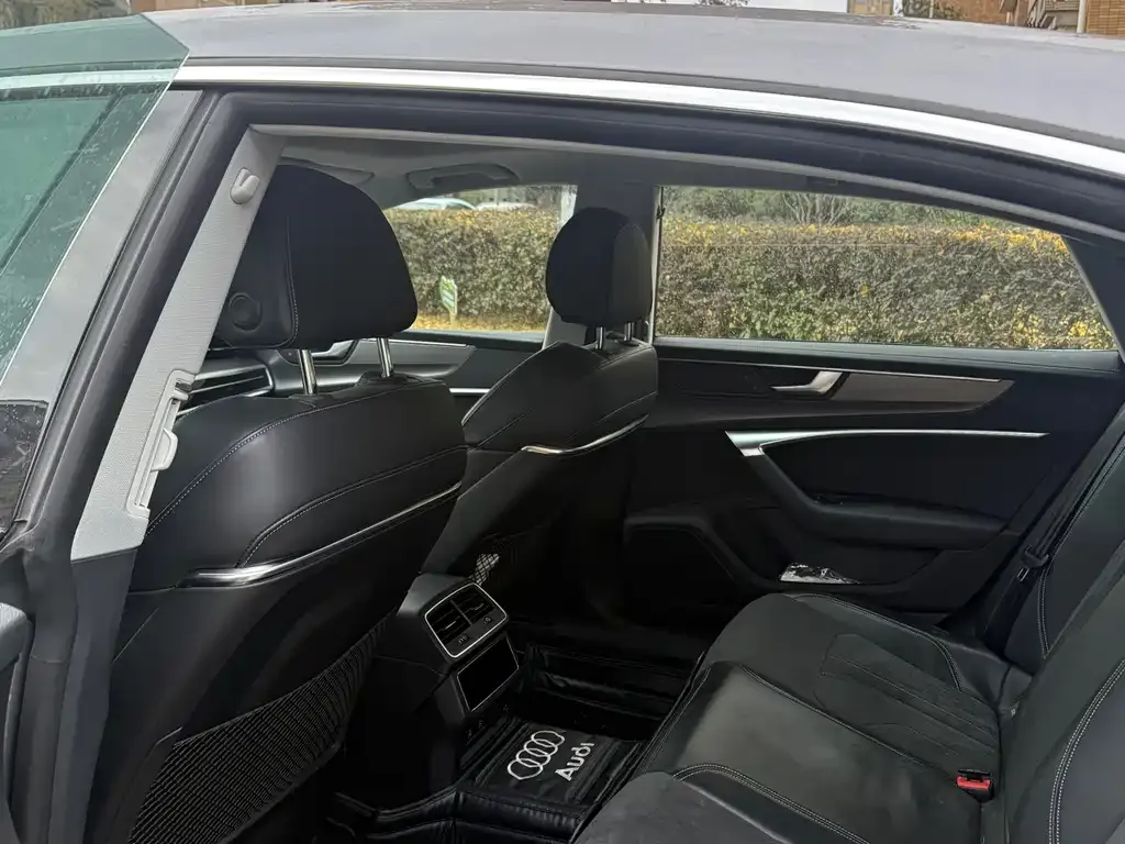 Audi A7L 2024 из CN, фото 7