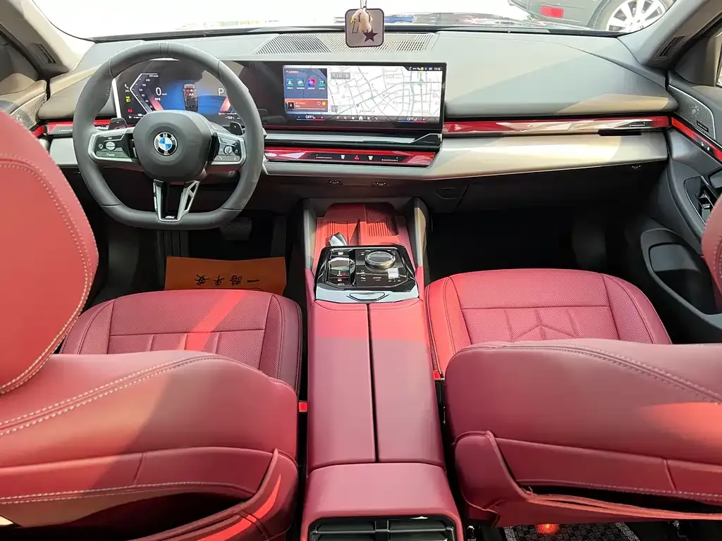 BMW 5 Series 2025 из CN, фото 8