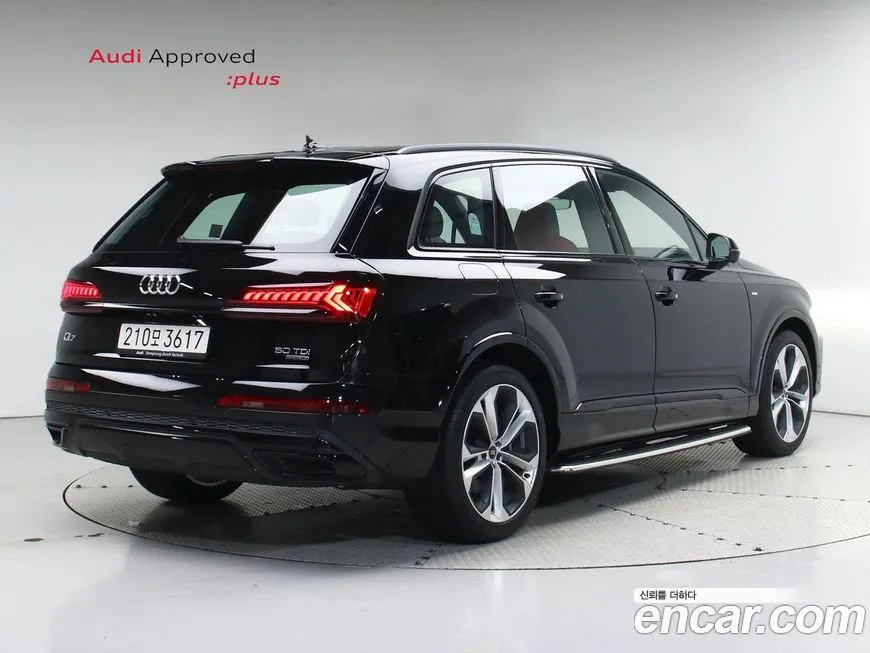 Audi Q7 2023 из KR, фото 2