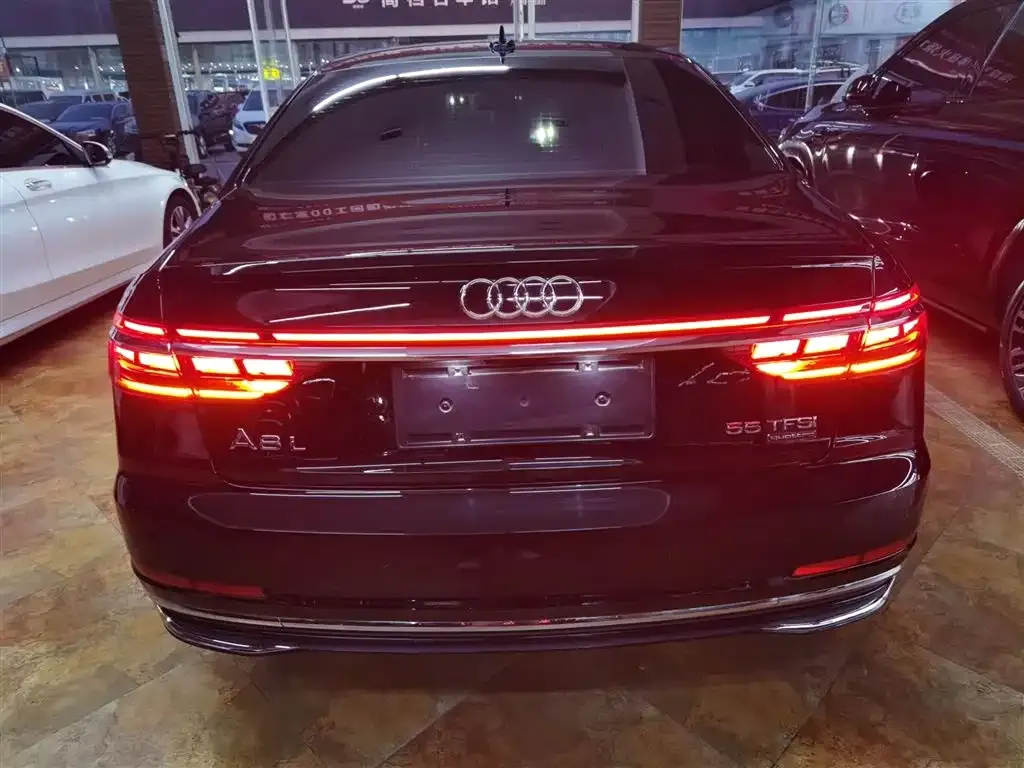 Audi A8 — фото 6