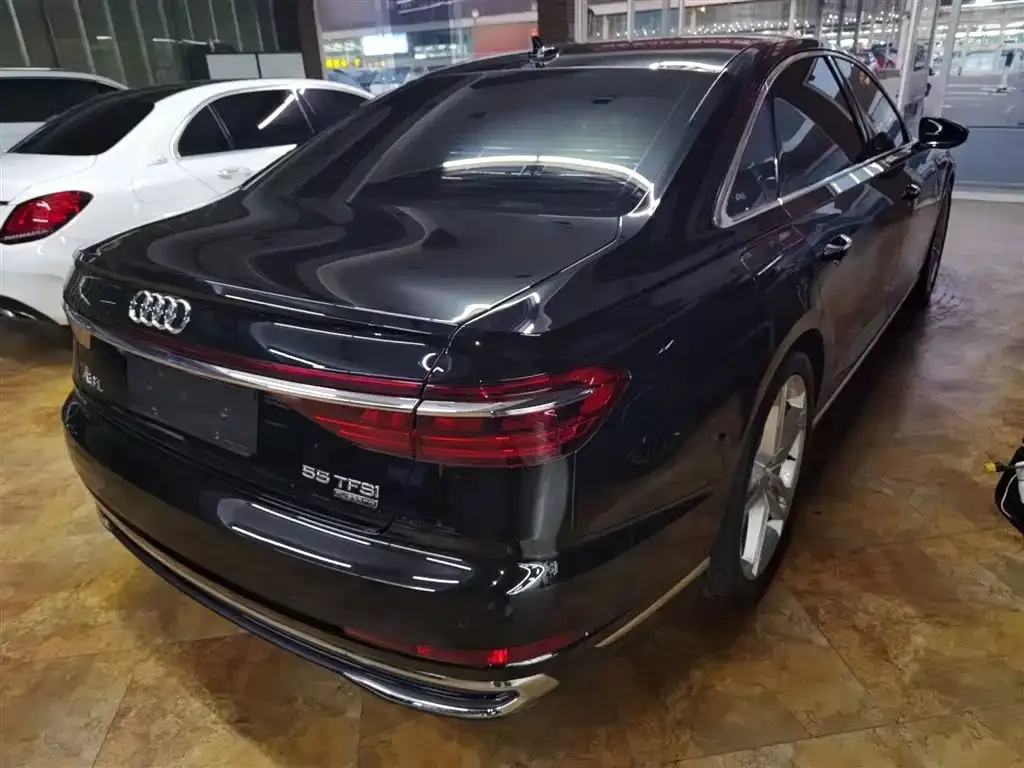Audi A8 — фото 9