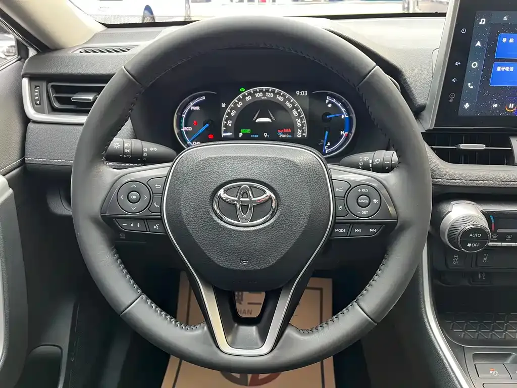 Toyota RAV4 — фото 8