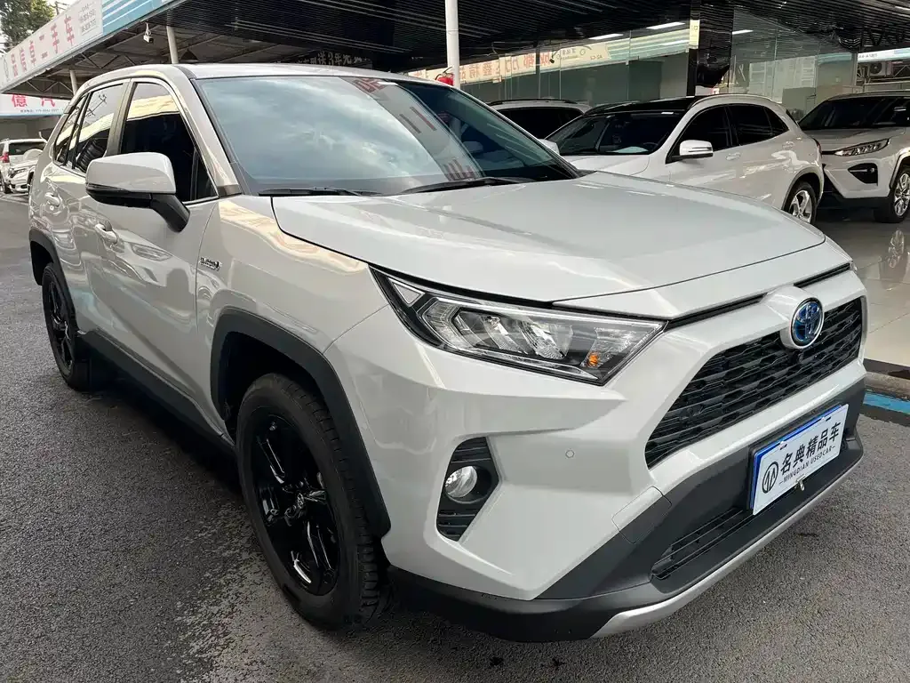 Toyota RAV4 — фото 10