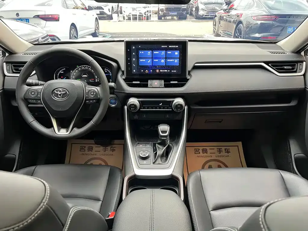 Toyota RAV4 — фото 7