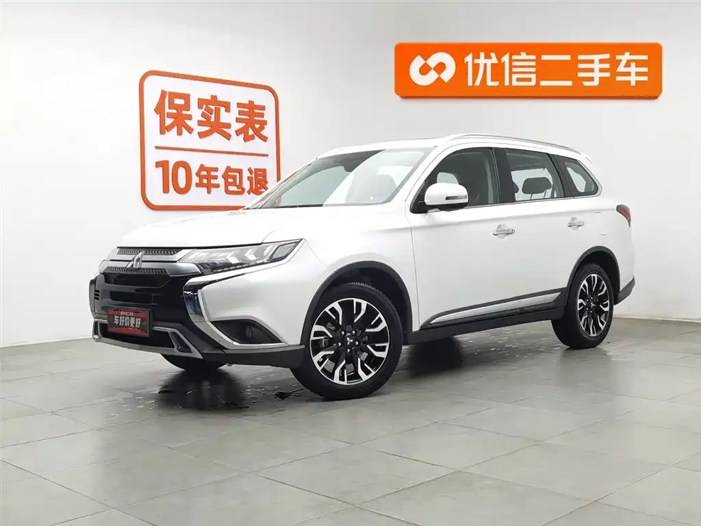 Mitsubishi Outlander — фото 1