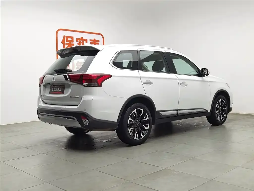 Mitsubishi Outlander — фото 2