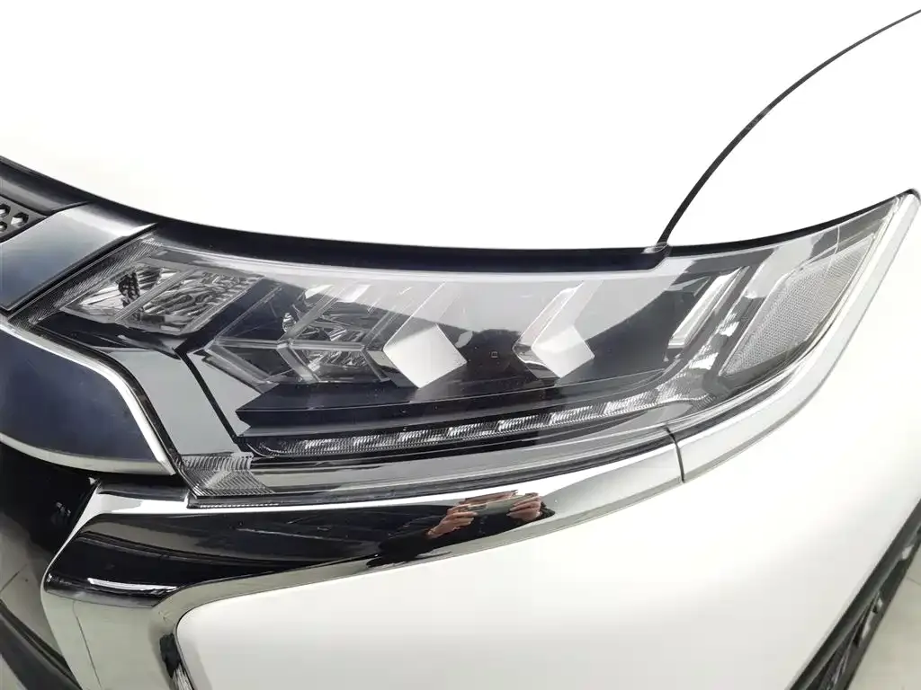 Mitsubishi Outlander — фото 10