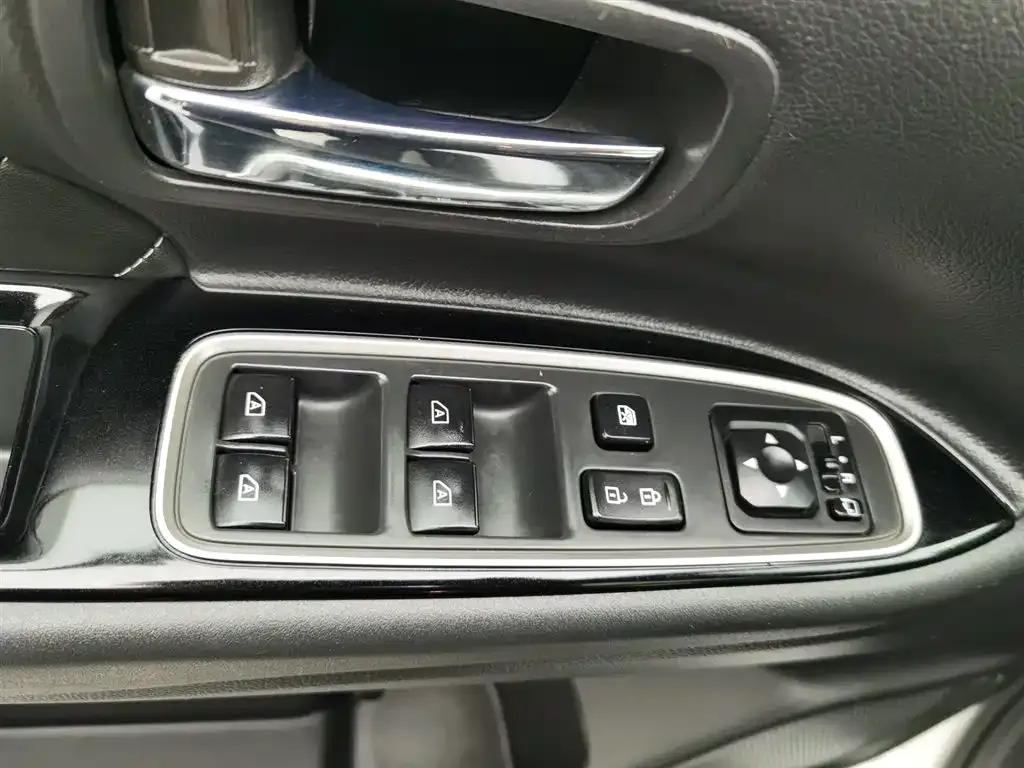 Mitsubishi Outlander — фото 7