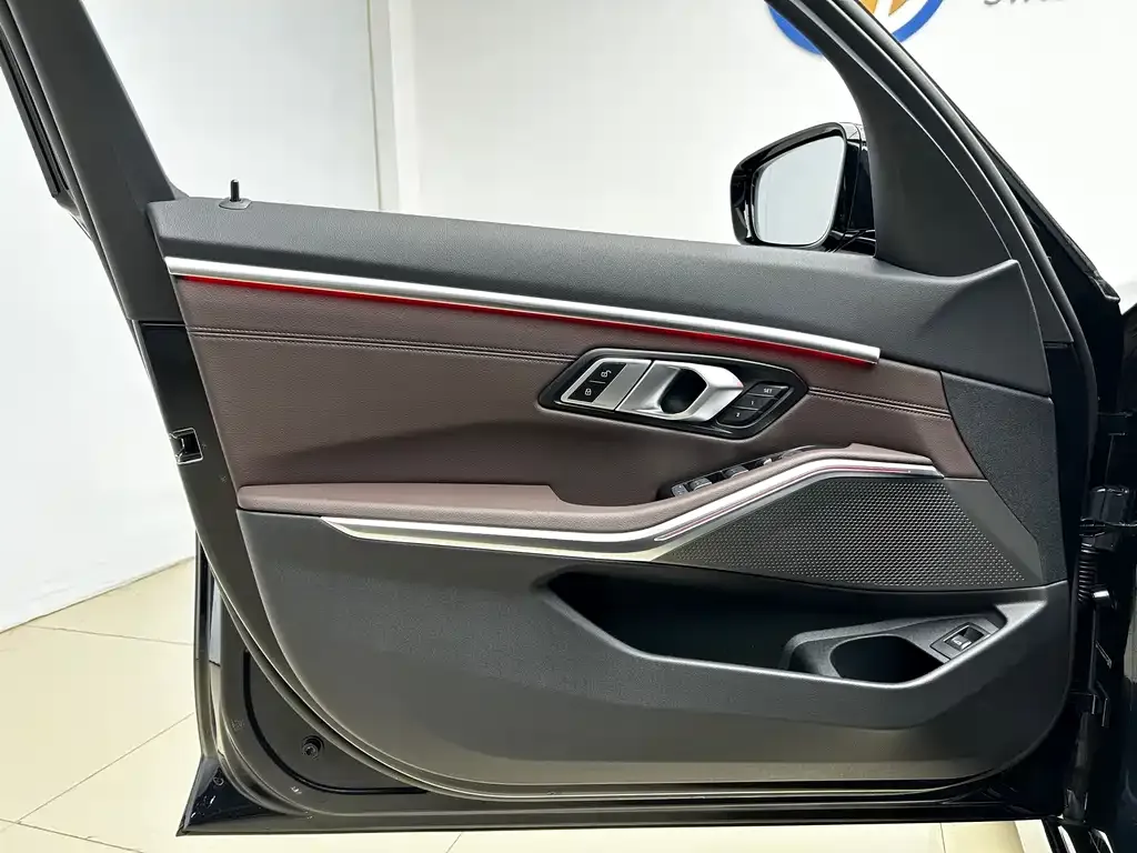 BMW 3 Series 2024 из CN, фото 6