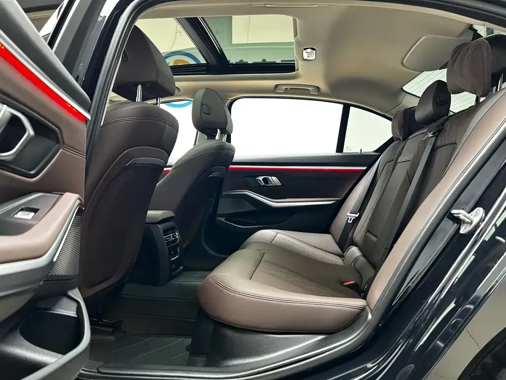 BMW 3 Series 2024 из CN, фото 2