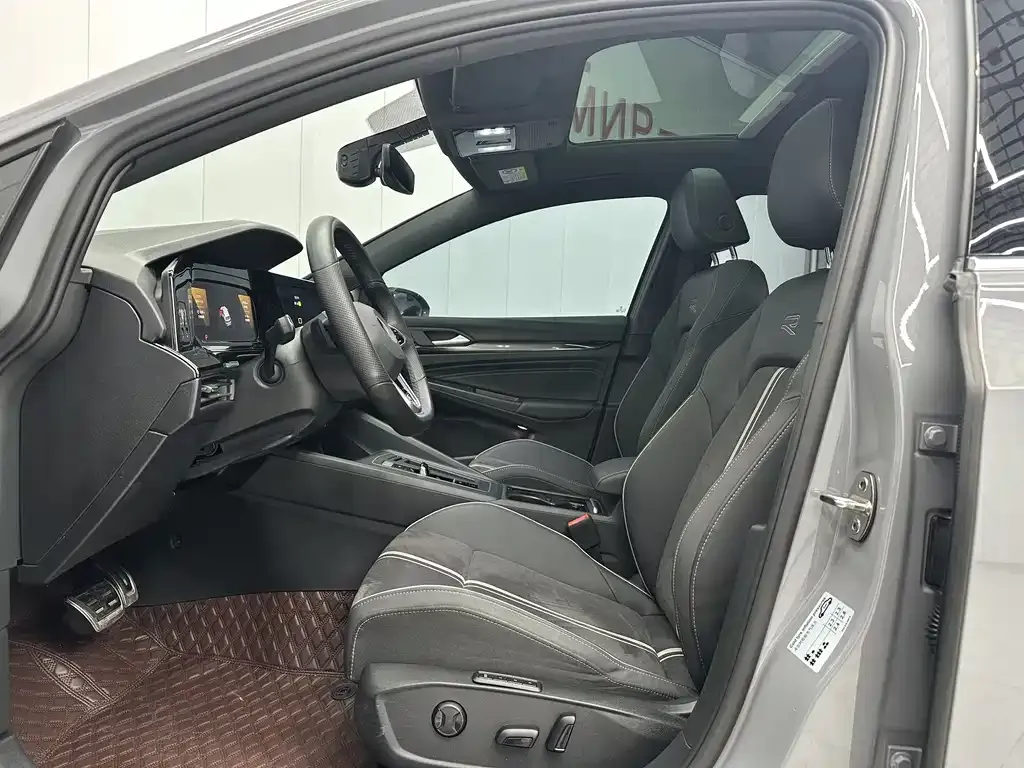 Volkswagen Golf 2023 из CN, фото 4