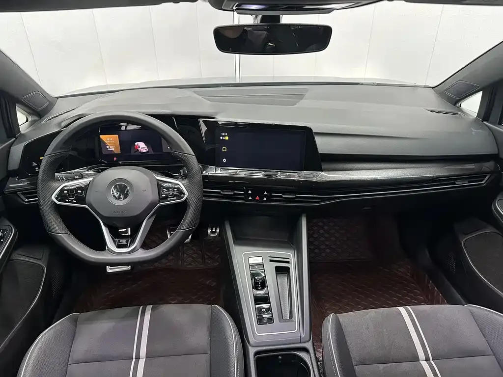 Volkswagen Golf 2023 из CN, фото 8
