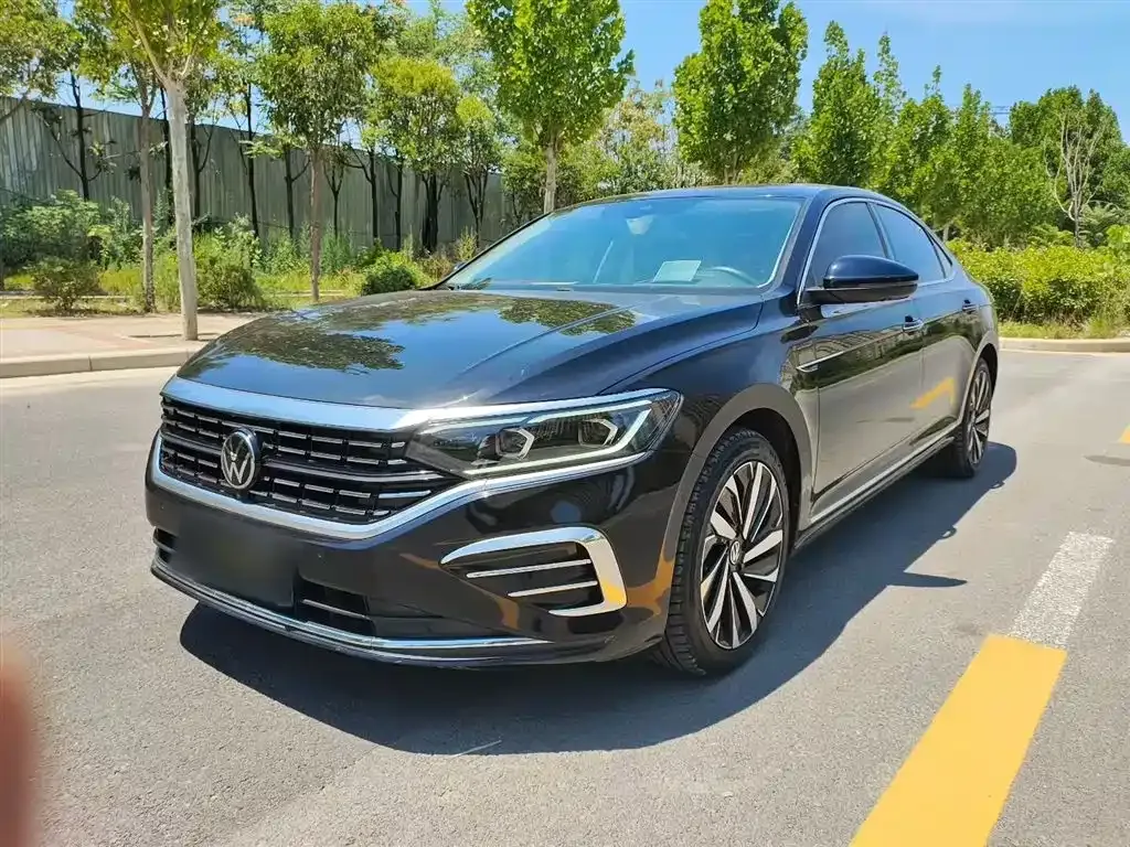 Volkswagen Passat — фото 1