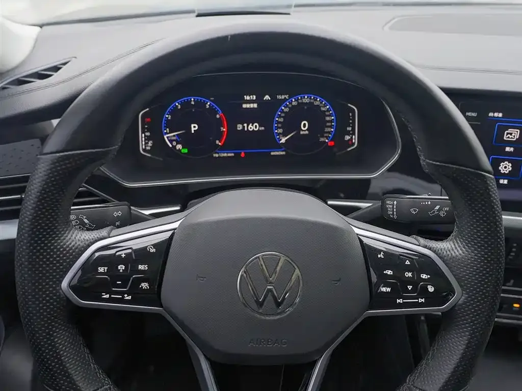 Volkswagen Passat — фото 10