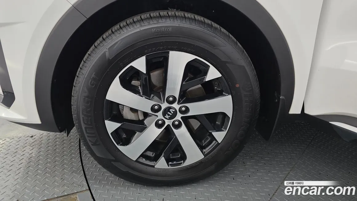 Kia Sorento — фото 10