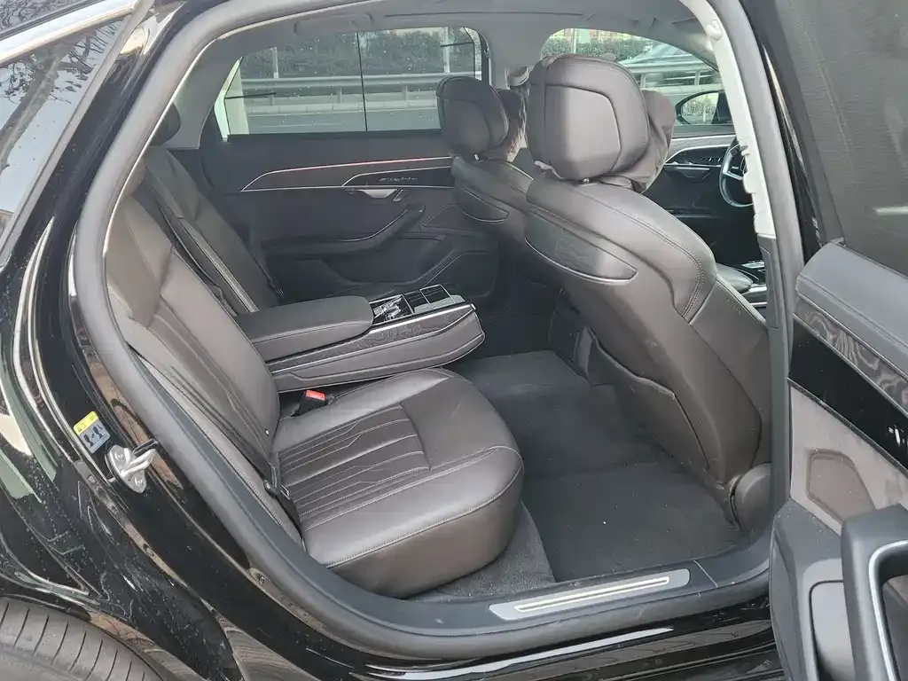 Audi A8 2024 из CN, фото 8