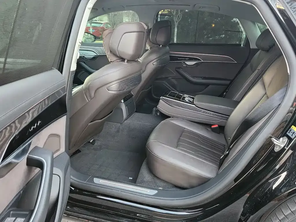 Audi A8 2024 из CN, фото 9