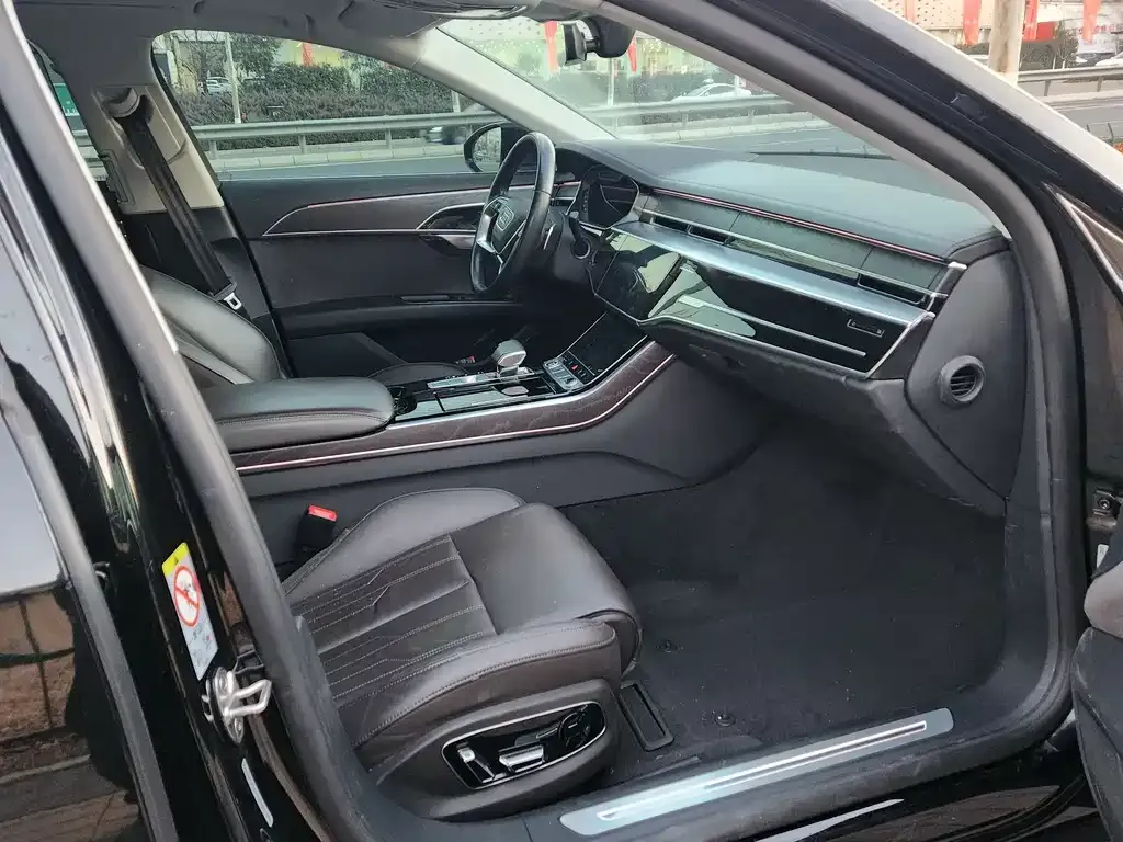 Audi A8 2024 из CN, фото 2
